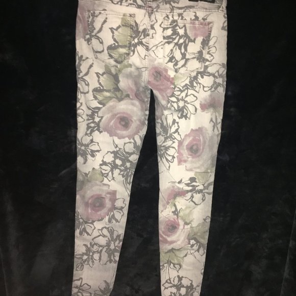 GUESS Brittney-Skinny Jeans Gray Faded Floral - Picture 3 of 12